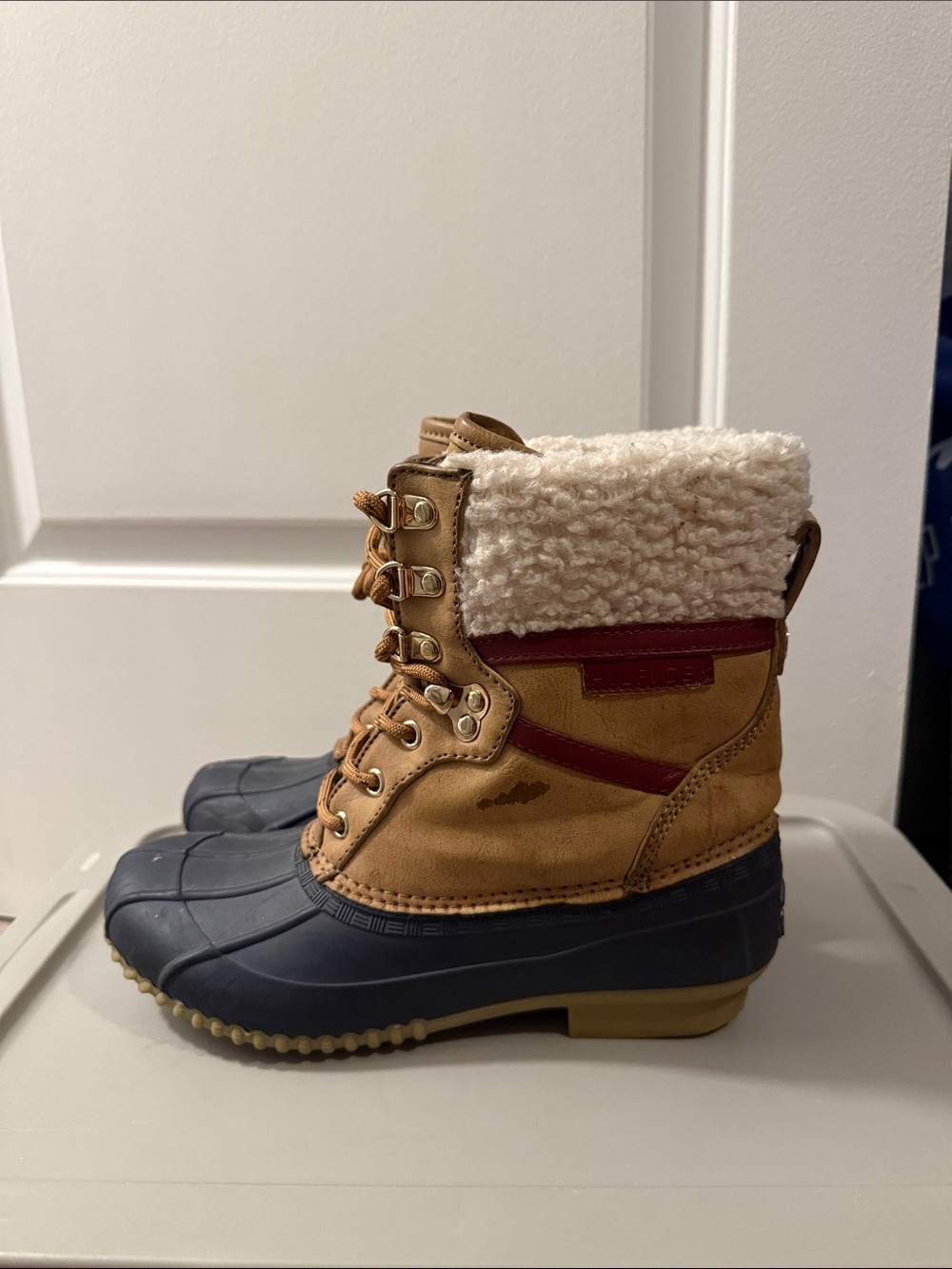 Tommy Hilfiger Tan & Navy Sherpa-Lined Duck Boots
